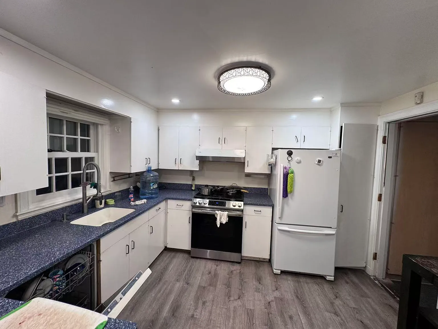 5 bed, 2000 sqft, $6,000 — Photo 2