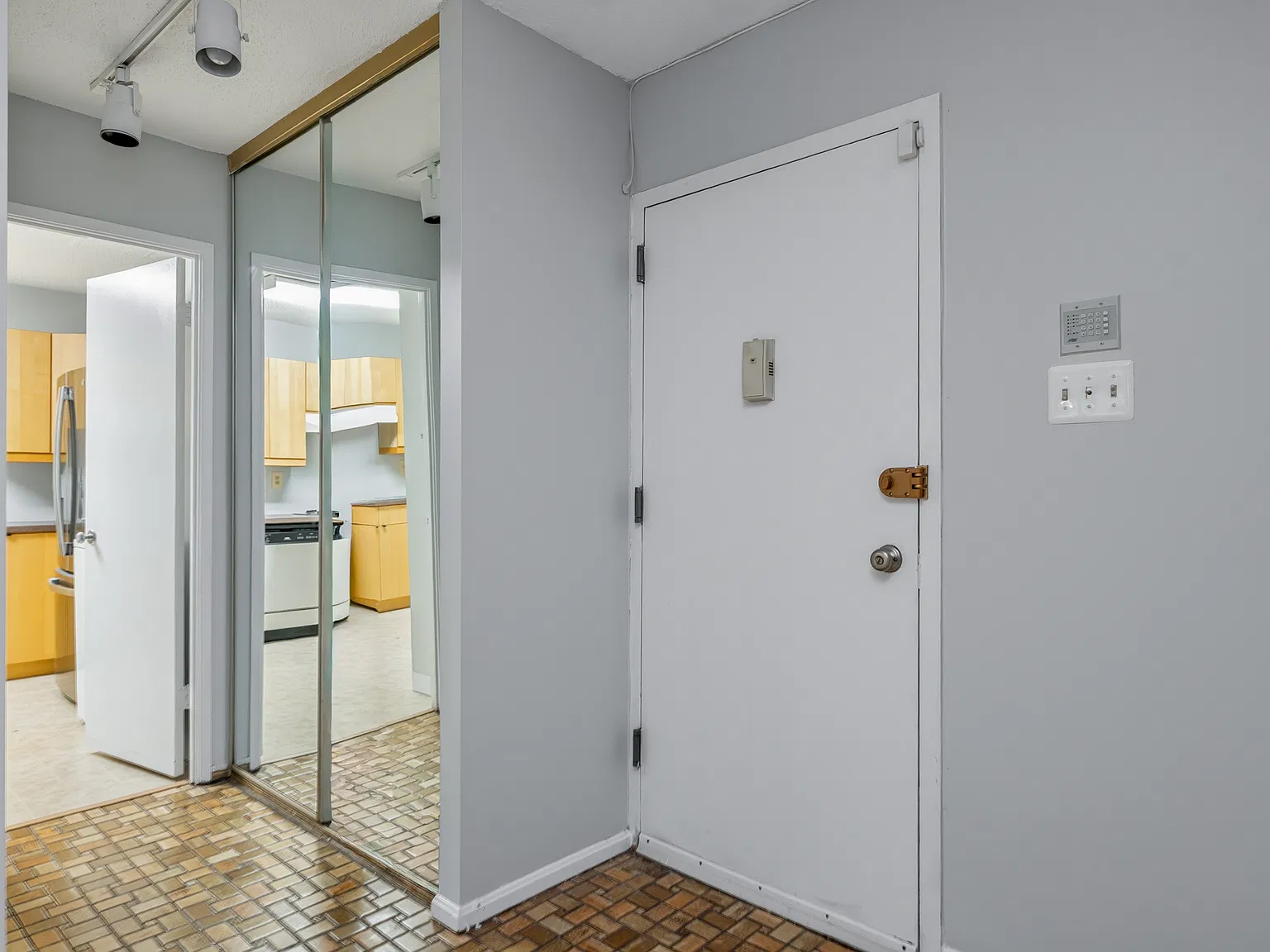 2 bed, $2,700 — Photo 2