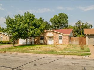 1702 Glenwick Ln, Irving, TX 75060