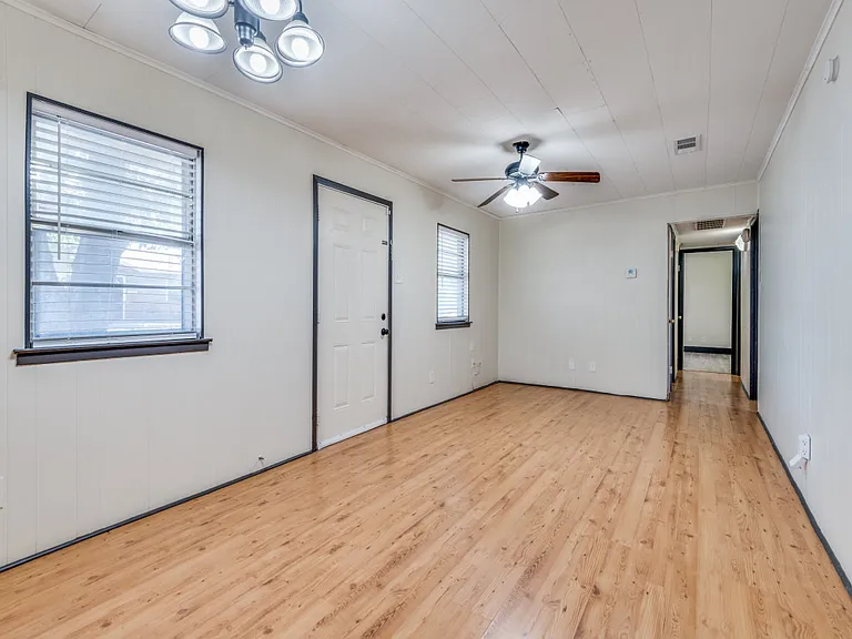 9311 Oakland Dr — Photo 4