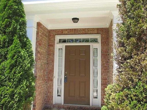 COVERED FRONT PORCH