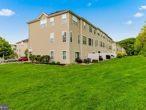 3rd image of 155 Acorn Dr
