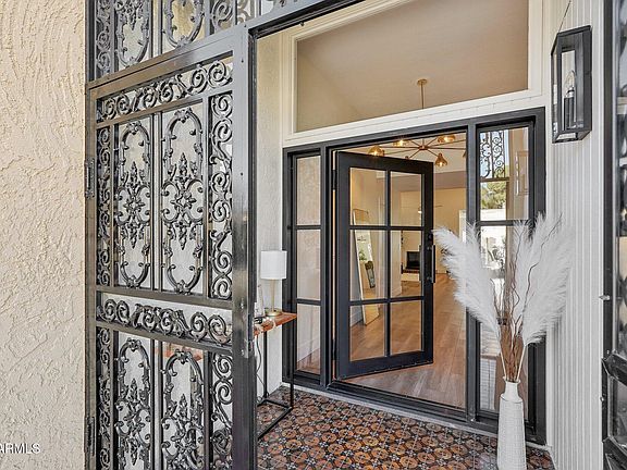 5th image of 2103 W CLAREMONT Street