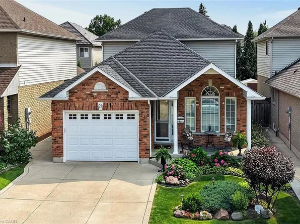 25 Eric Burke Ct, Hamilton, ON L9A 5J9