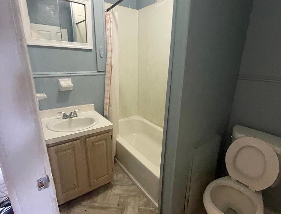 2nd image of 33 Montgomery Pl #2