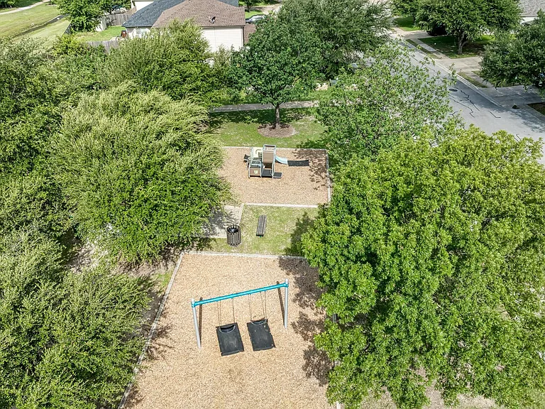 1201 Sheltie Ln — Photo 33