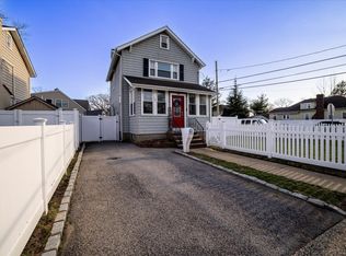 131 Thelma Ave, Merrick, NY 11566
