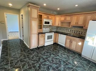 155 S 6th Ave, Manville, NJ 08835