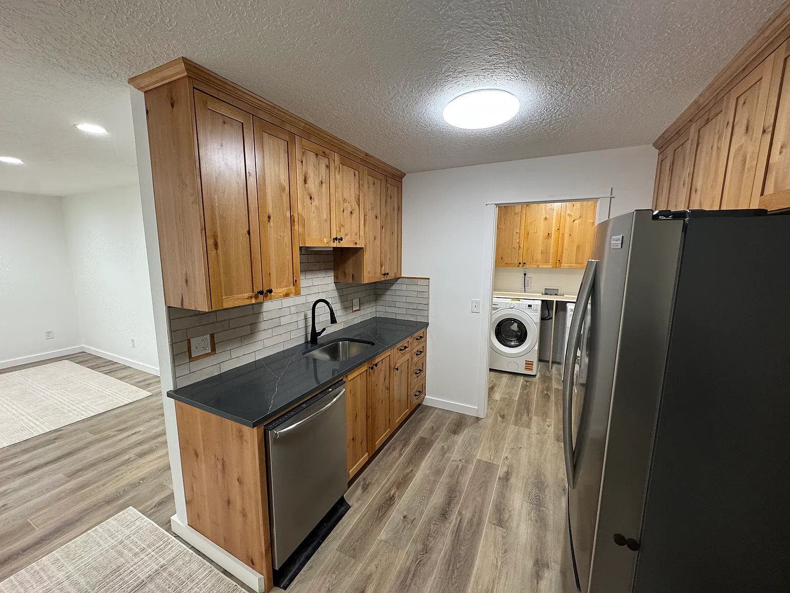 3 bed, 1000 sqft, $2,800 — Photo 4