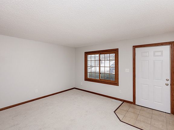 4th image of 617 Hickory Hill Ln