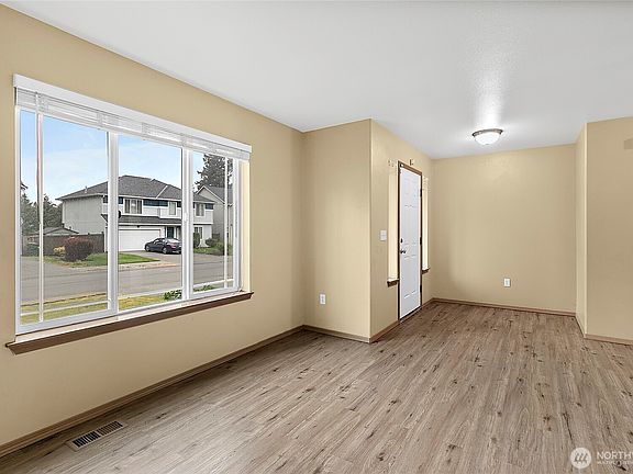 4th image of 1324 181st Street Ct E