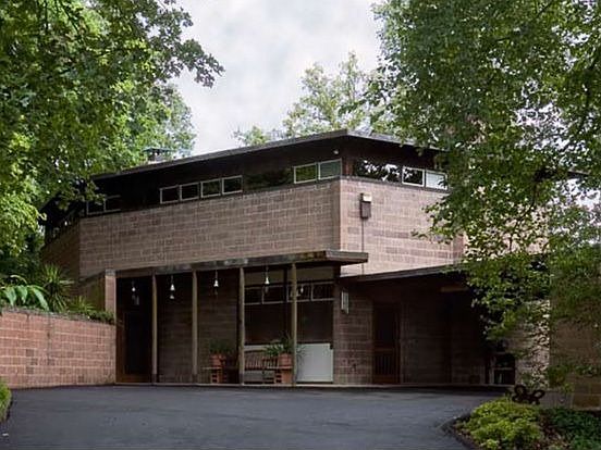 Main entrance, view from the drive