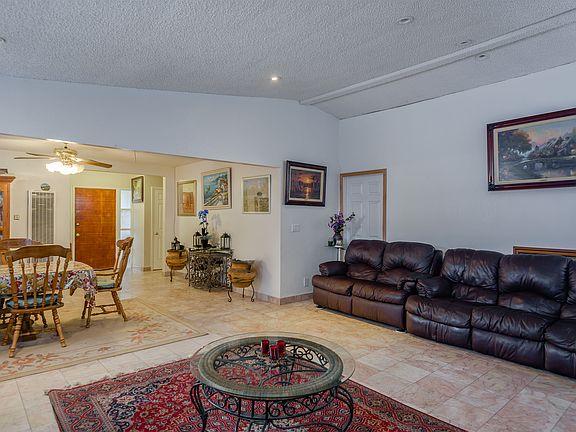 4th image of 10207 Saloma Ave