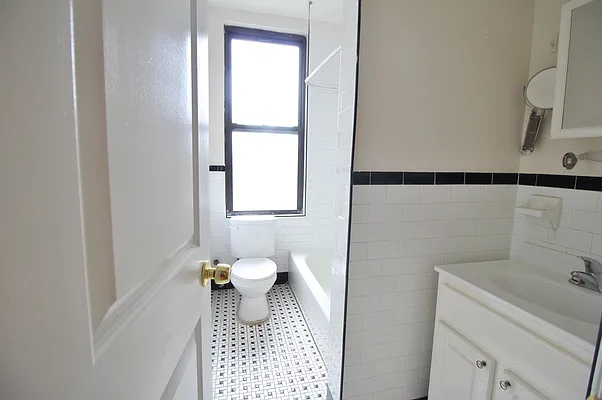 Rented by Julianna Realty Corp | media 32