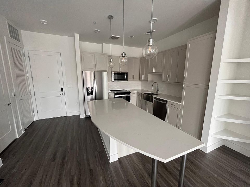1st image of 200 W Huntland Dr