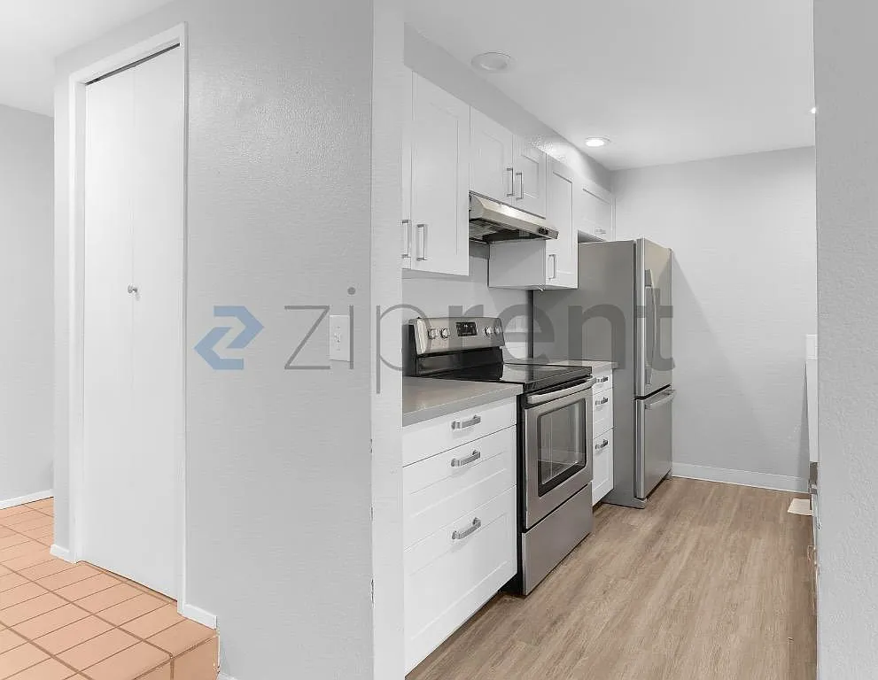 3 bed, 1.5 bath, $2,850 — Photo 4