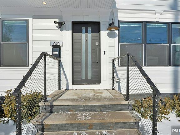 4th image of 676 Ridgewood Rd