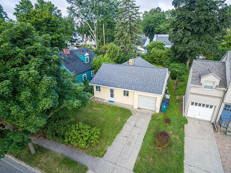 217 Milford St — Photo 10