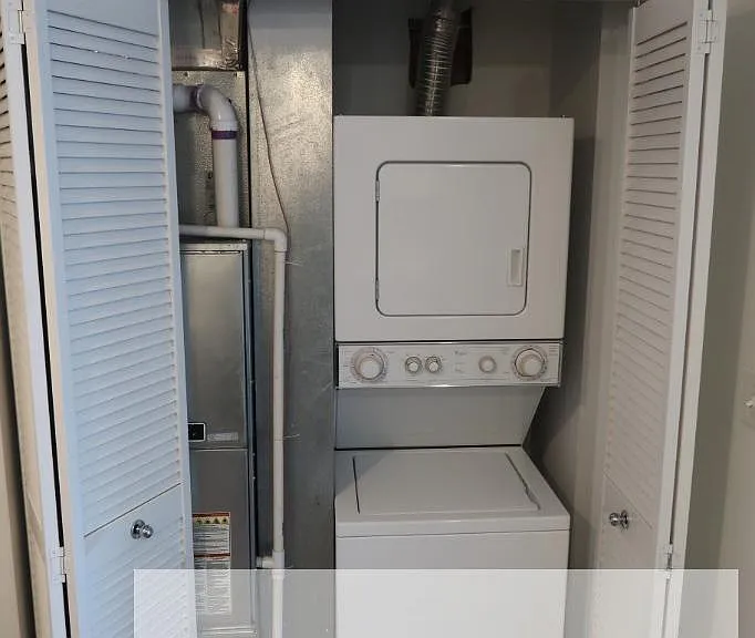 932 W Dakin St #201 — Photo 15