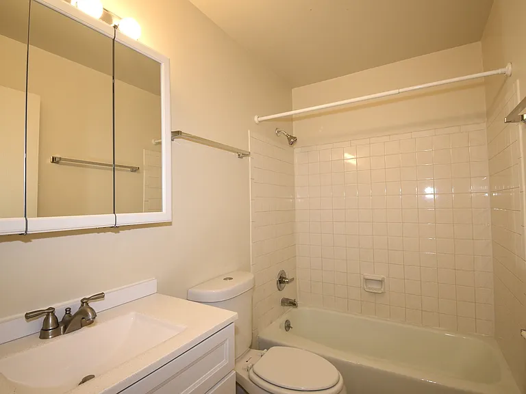 832 Kellogg Ave — Photo 12