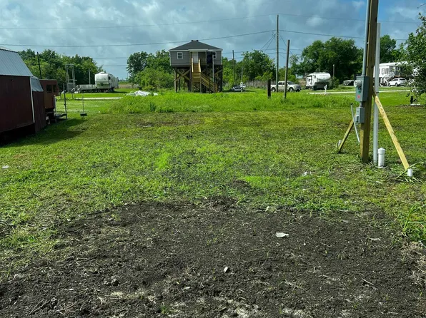 621 Clinton St, Chauvin, LA 70344