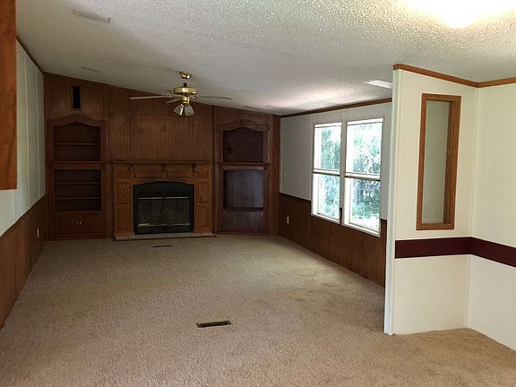 4th image of 413 SE Sharon Ln