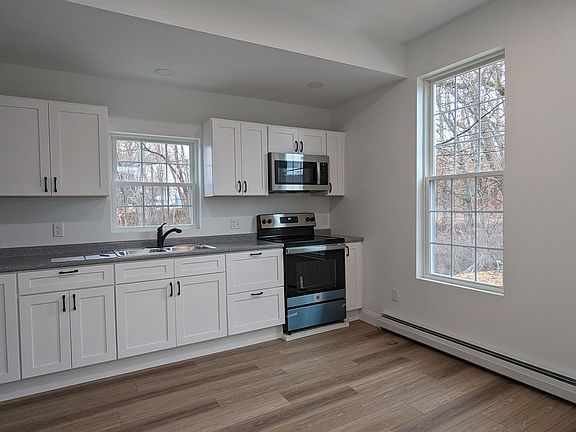 3rd image of 22 Wallace Ct