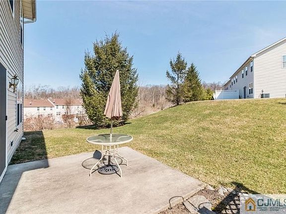 4th image of 10 Mulberry Ln