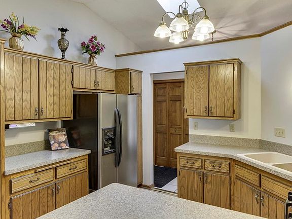 4th image of 4140 Orchid Ln N