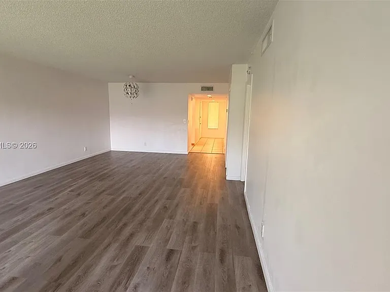 231 Lakeview Dr #204 — Photo 8