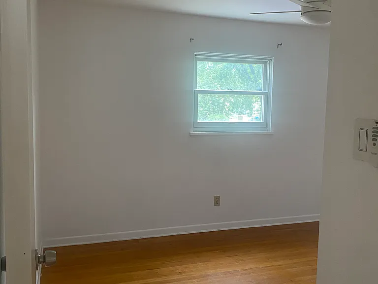 240 Rayburn Ave — Photo 6