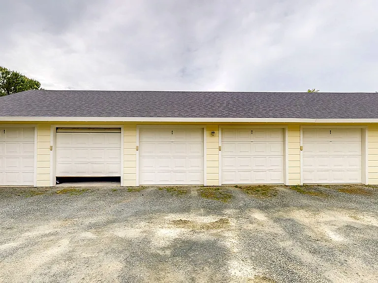 1133 Edwards St — Photo 17