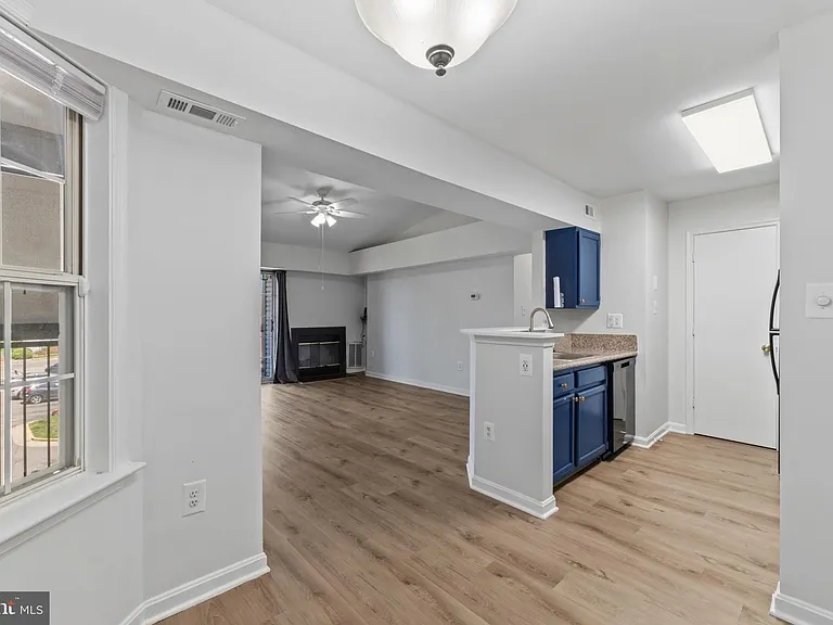 6901 Victoria Dr #I — Photo 5