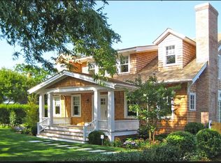 30 Elm St, Southampton, NY 11968