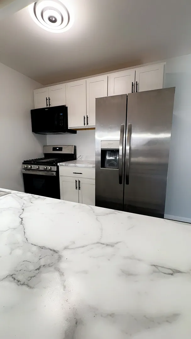 5 bed, 1200 sqft, $3,500 — Photo 3