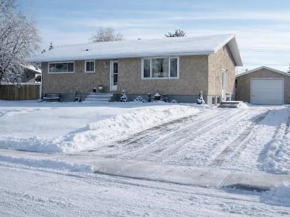 111 Webb St, Hinton, AB T7V 1B8