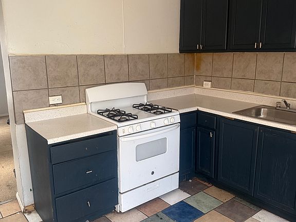 2nd image of 1011 W Ontario St
