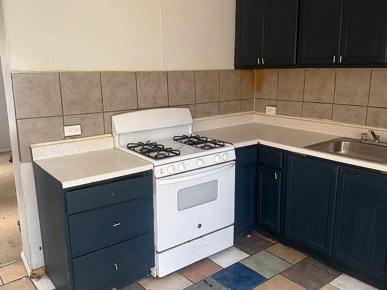 1011 W Ontario St — Photo 2