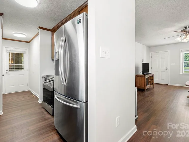 1428 Midlake Ave — Photo 15