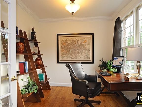 4th image of 1026 Greenwood Ave