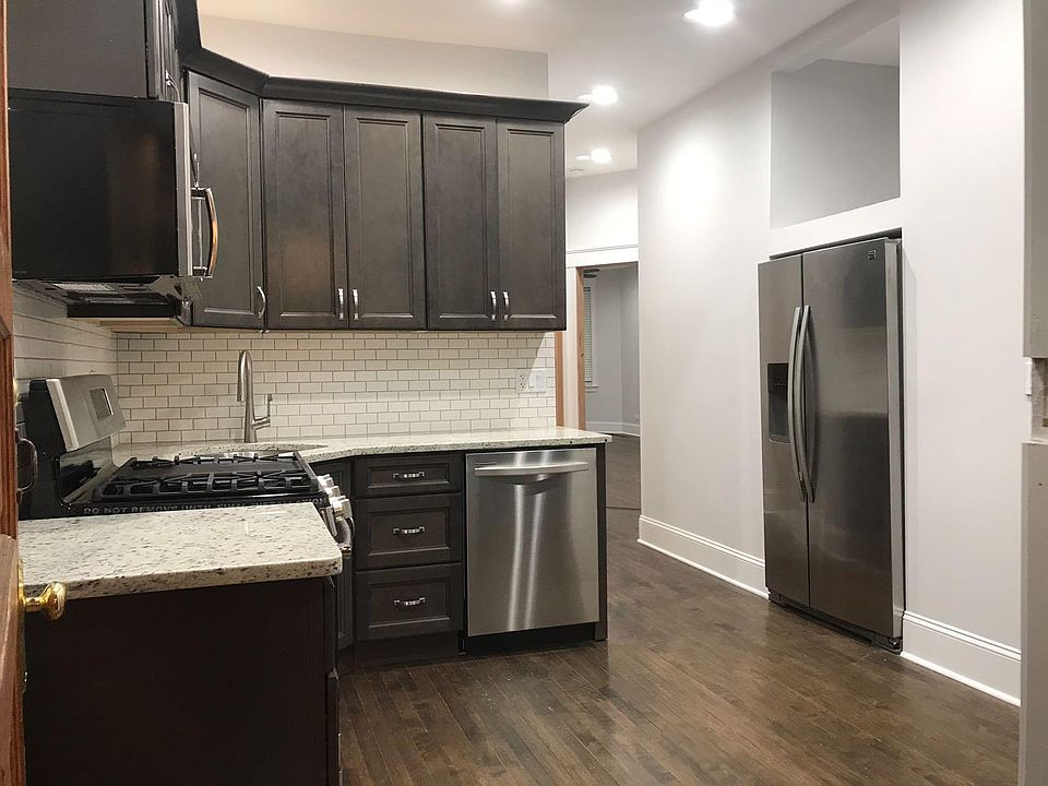 1st image of 2117 W Berteau Ave #1F