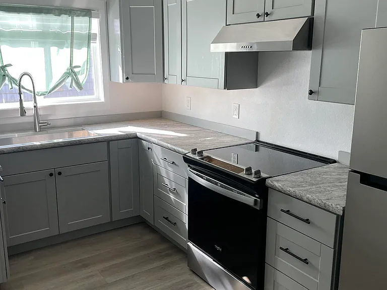 1010 W Market St #4 — Photo 1