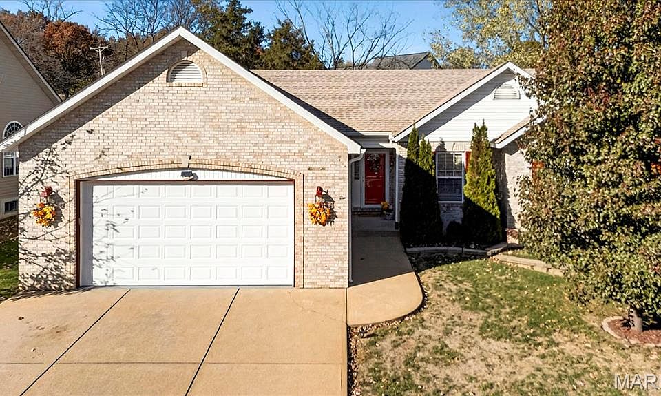 1st image of 102 Williamsburg Dr