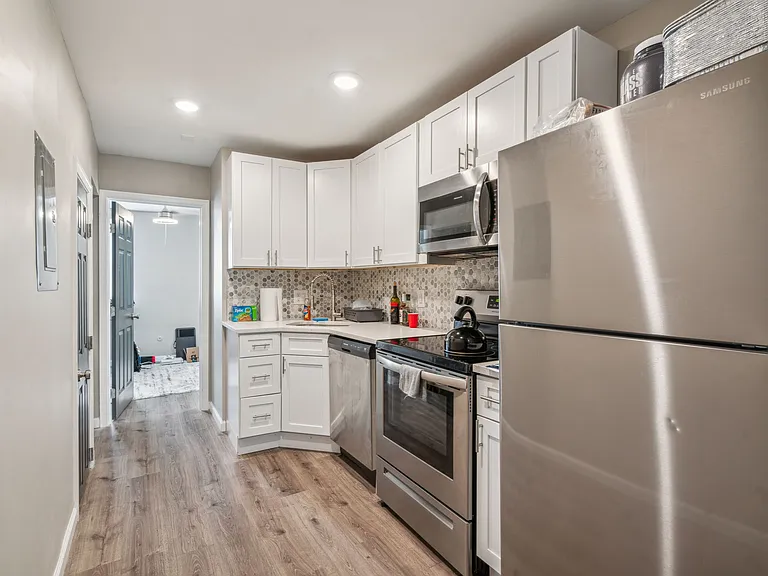 655 N 33rd St #2 — Photo 3
