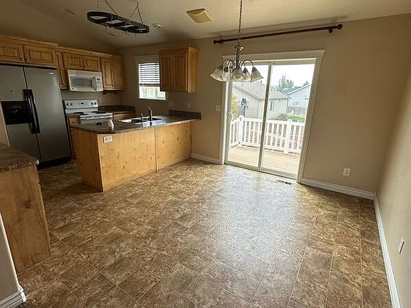 3rd image of 3690 E Silverstone Dr