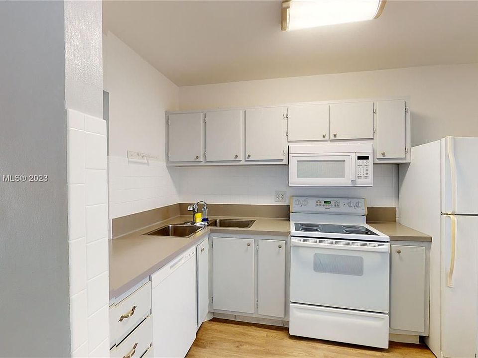 1st image of 440 Paradise Isle Blvd APT 309