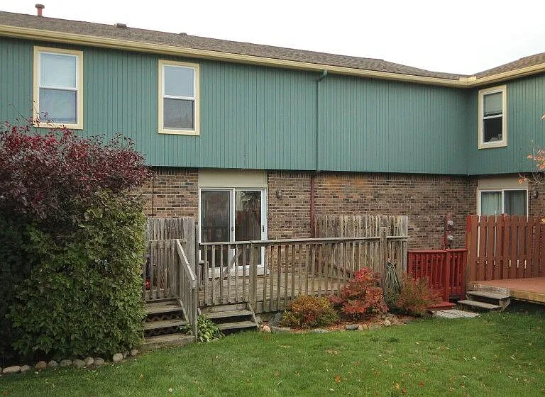 345 Clark St — Photo 4