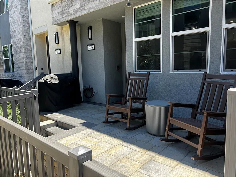 325 Hazel Rancho — Photo 2