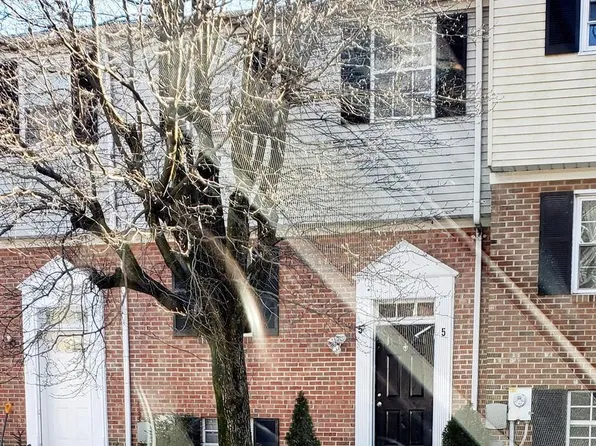 5 Cartwright Ct, Baltimore, MD 21237