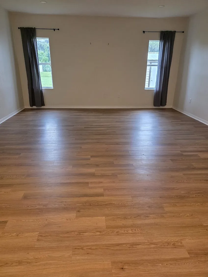 4 bed, 2305 sqft, $2,500 — Photo 4